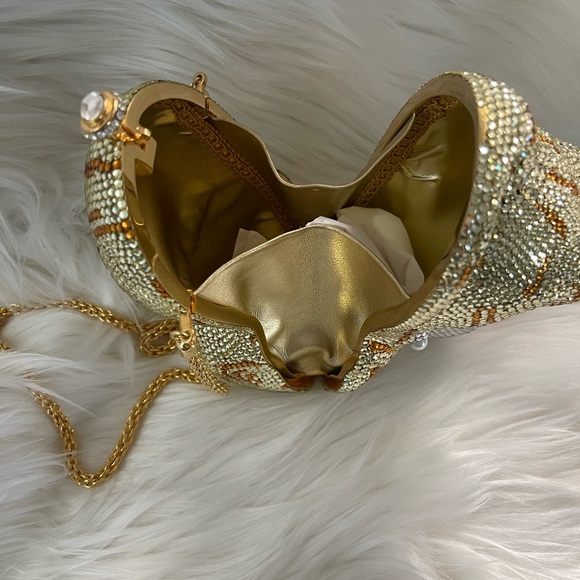 Rare Kathrine Baumann Beverly
Hills Artist Proof Barbie
Minaudiere Evening Bag - Picture 5 of 6